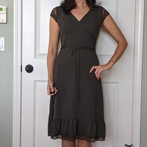 Ann Taylor Loft Size 2 Crochet Sleeve Midi Dress